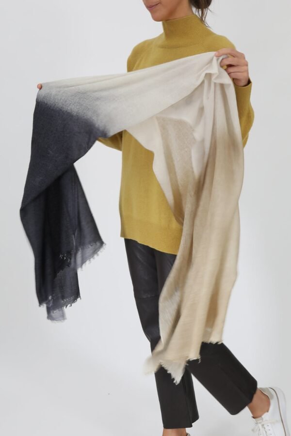 ISCHIA PEPPER SCARF IN HAND DYED CASHMERE - Image 3